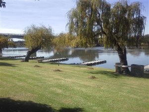 2 Bed Apartment in Vanderbijlpark Central