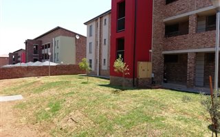 2 Bedroom Apartment in Rooihuiskraal North