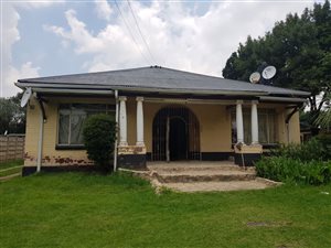 16 Bed House in Webber