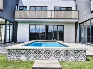 5 Bed House in Midstream Ridge Estate