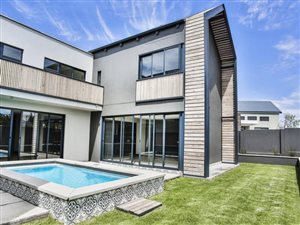 5 Bedroom House in Midstream Ridge Estate