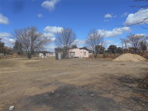 8 Bedroom House in Miravaal