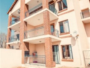 2 Bed Flat in Country View Estate