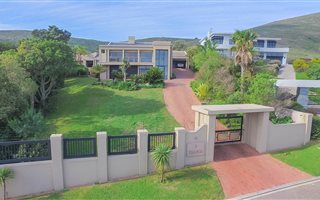 5 Bedroom House in Plattekloof