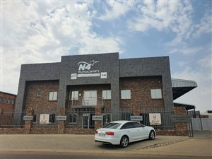 912 m² Commercial space in Willow Park Manor