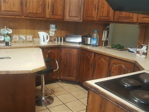 5 Bed House in Falcon Ridge