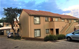 Bachelor apartment in Hazeldean (Silverlakes Surroundings)