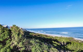 754 m² Land available in Hersham
