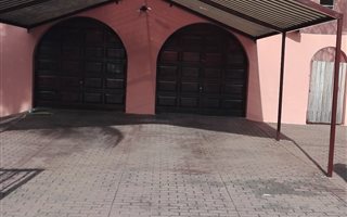 4 Bedroom House in Fauna Park