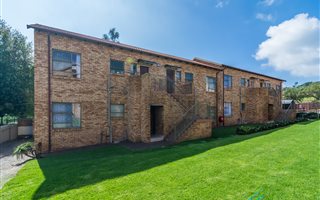 2 Bedroom Apartment in Roodekrans