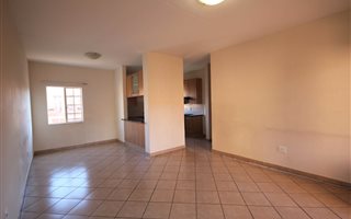 3 Bedroom Apartment in Hazeldean (Silverlakes Surroundings)