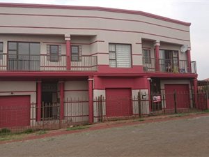 9 Bed House in Pageview
