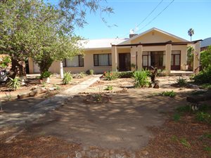 3 Bed House in Beaufort West