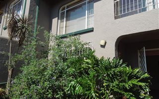 3 Bedroom Townhouse in Noordheuwel