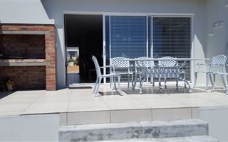 2 Bedroom House in Yzerfontein