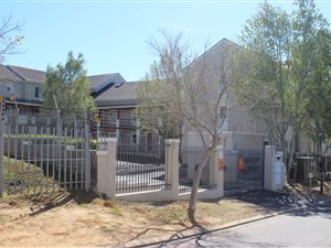 2 Bed Apartment in Klein Welgevonden