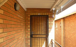 3 Bedroom Townhouse in Elarduspark