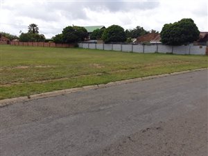 1003 m² Land available in La Provence