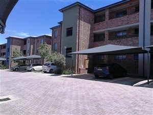 2 Bed Townhouse in Rooihuiskraal North