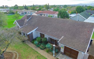 4 Bedroom House in Oakglen
