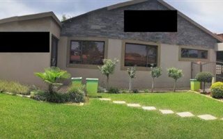 300 m² Office Space in Rustenburg Central