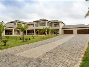 6 Bed House in Mooikloof Glen