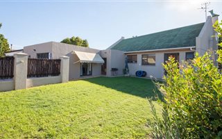 3 Bedroom House in Die Bos