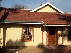 4 Bed House in Van Riebeeck Park