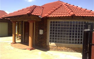 2 Bedroom House in Marimba Gardens