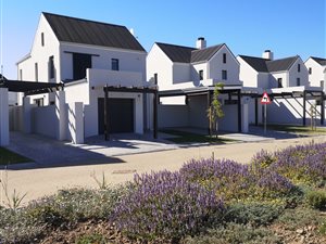 3 Bed House in Acorn Creek Lifestyle Estate