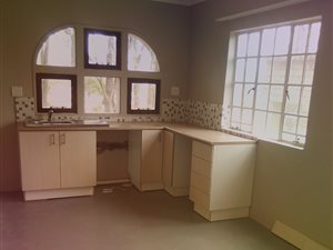 Bachelor apartment in Ruimsig AH