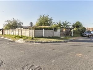 496 m² Land available in Sunbird Park