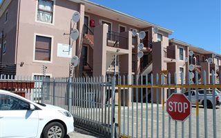 1 Bedroom Apartment in Parow Valley