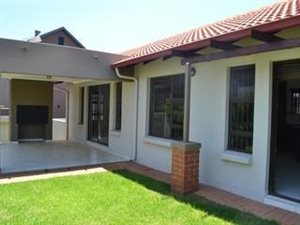 3 Bed House in Copperleaf Golf and Country Estate