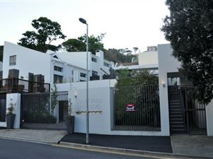 2 Bed Apartment in Higgovale