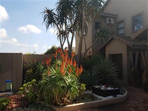 4 Bedroom House in Rooihuiskraal North