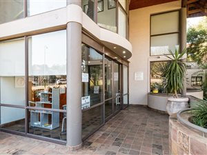 1125 m² Commercial space in Moreleta Park