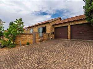 2 Bed Townhouse in Honeydew Manor