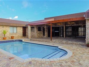 4 Bed House in Summerstrand