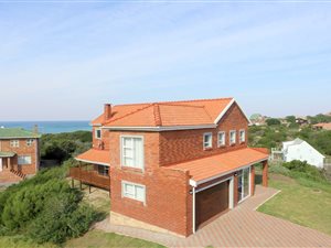 4 Bed House in Paradise Beach