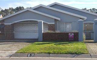 3 Bedroom House in Beverley Grove