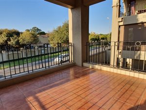 2 Bed Apartment in Pineslopes