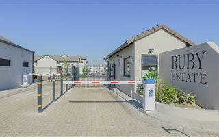 2 Bedroom Flat in Burgundy Estate
