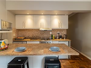 2 Bed Flat in Sea Point