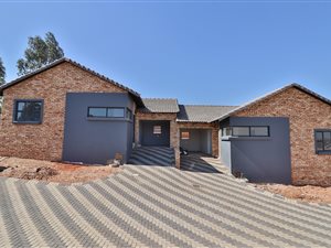 3 Bed Townhouse in Witpoortjie