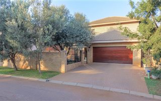 3 Bedroom House in Clubview