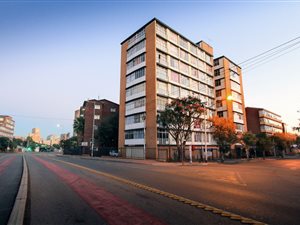 1.5 Bedroom Apartment in Sunnyside