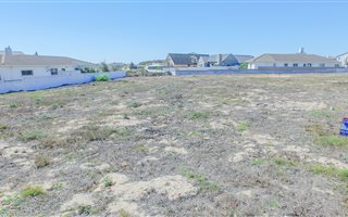 945 m² Land available in Country Club