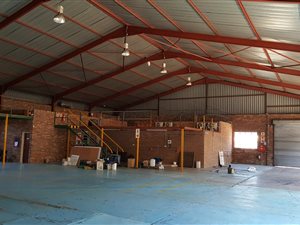 800 m² Industrial space in Dalview