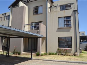 3 Bed Apartment in Ruimsig